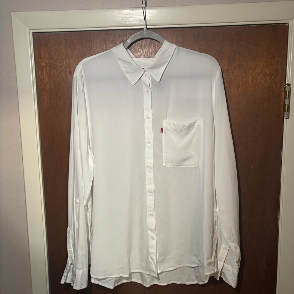 Levi’s Collared Button-Front Shirt women’s size XL NWT viscose material